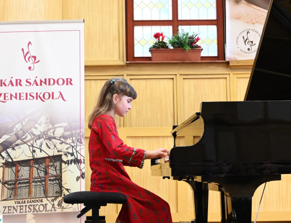 Vikár zongoraverseny – Összesen 71 zongorán játszó növendék érkezett az ország minden pontjáról