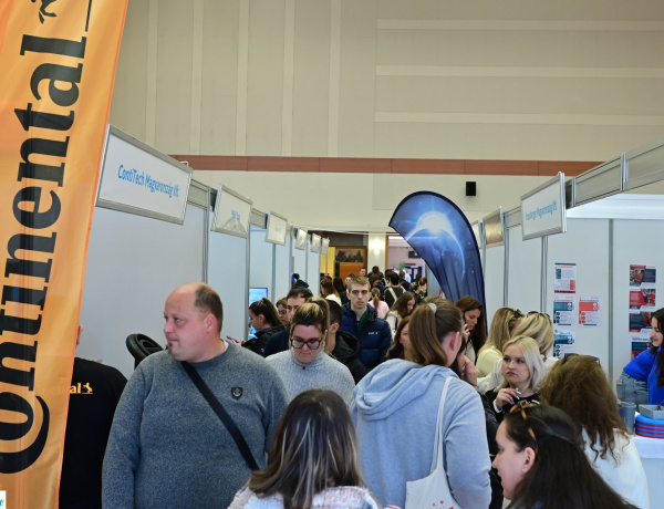 Állásbörze az egyetemen – Mintegy 40 kiállító várta az érdeklődőket