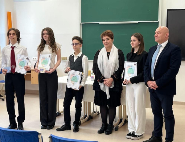 Szavalóverseny a Vásárhelyiben  - Pregitzer Fruzsina volt a zsűri elnöke