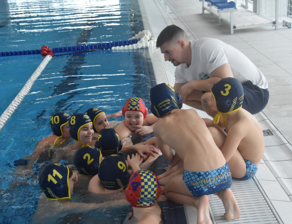 AQUA SE - Bíztató játék a kicsiktől                            