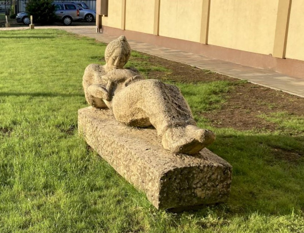 Amiről az utcák mesélnek... - Sóstógyógyfürdő nőii szobrai 3.