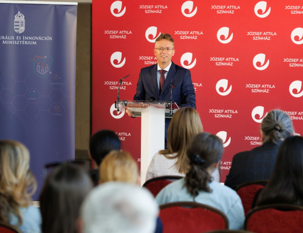 Újabb ötéves színház-finanszírozási programot hirdetett Hankó Balázs kulturális és innovációs miniszter