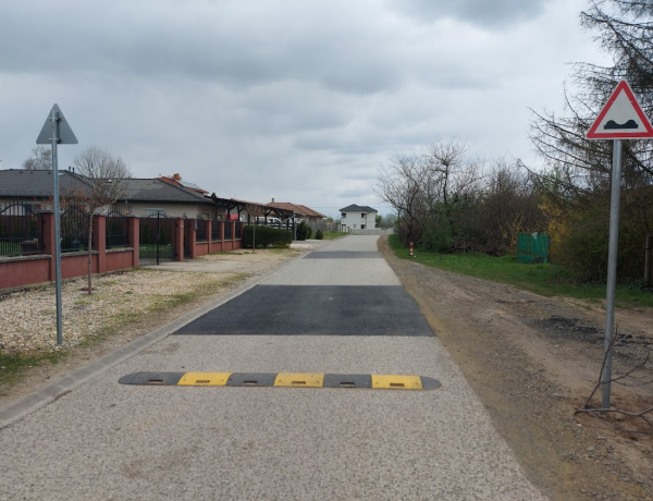 Mutatjuk, honnan vitték már el ötször ezt a KRESZ-táblát!