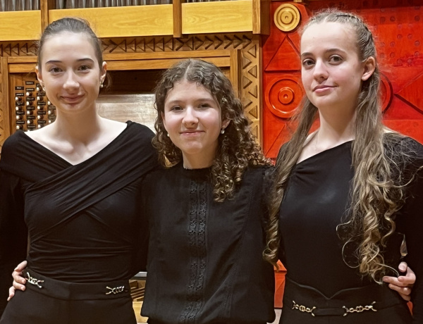  Ismét remekeltek a mesterhangszeren játszó művészetis lányok