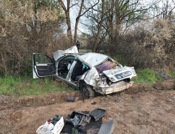 Egy tetem miatt rántotta el a kormányt – 250 méterre, fejtetőn állt meg