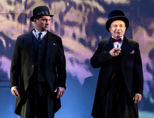 Legyen bár vasutas, munkanélküli vagy miniszter, Rák Zoltán szereti szerepeit