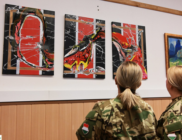 Honvédségi kiállítás – A Vajai Művésztelep egyedi kortárs alkotásait mutatták be