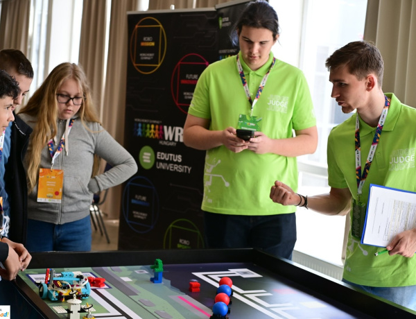 Robotok jövője – Robotépítő és -programozási verseny