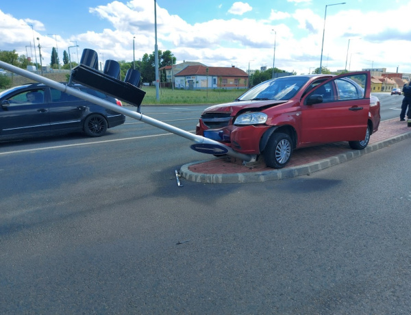 Ép ésszel nehéz felfogni a balesetet, ami a Móricz Zsigmond utcán történt...