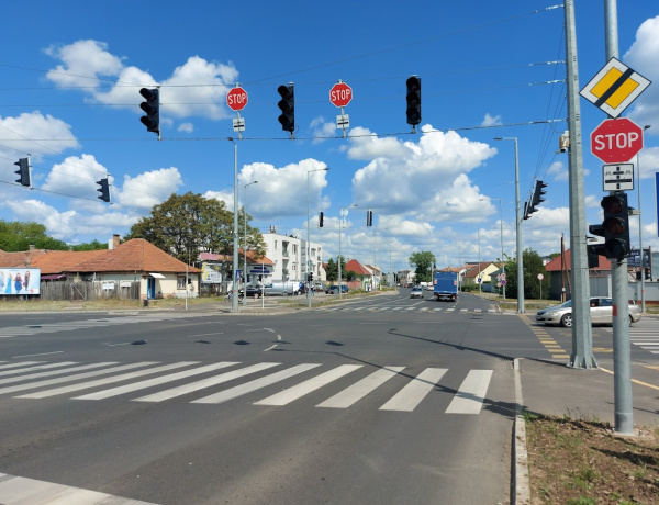 Nem villognak a lámpák! - Rendkívül figyelmesen közlekedjen ebben a kereszteződésben