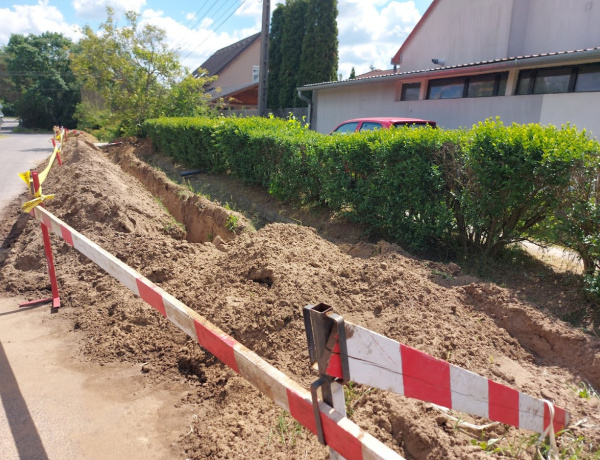 Erősáramú kábelt fektetnek Sóstógyógyfürdőn