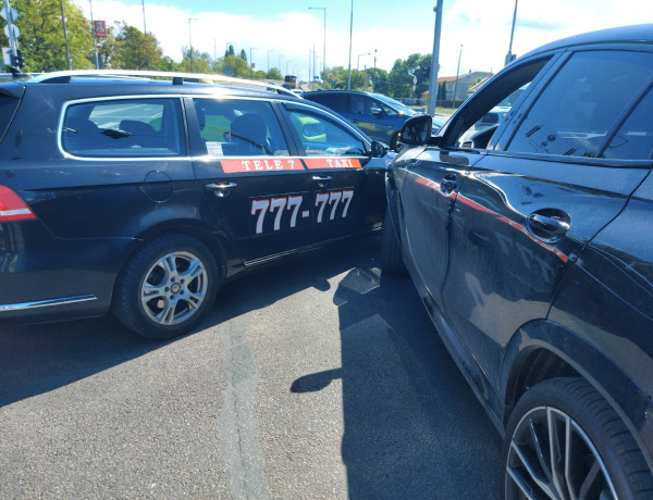 Nagyerejű ütközés a csomópontban                  