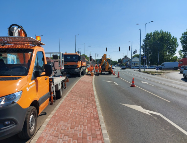 Újra működnek a lámpák - Három baleset is történt míg nem irányították a forgalmat