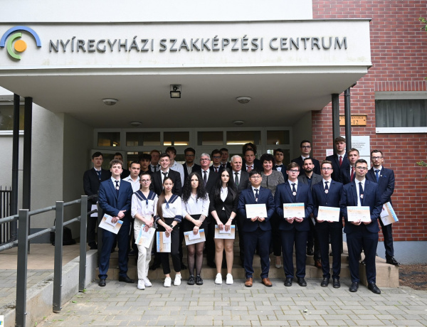 Díjátadó – Ifjú tehetségeket ismertek el az ünnepségen