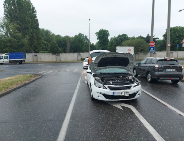 Megcsúszott a nedves útburkolaton - Ezt mondta a sofőr