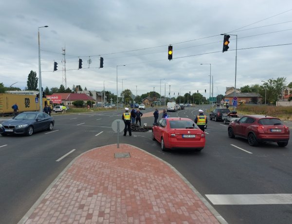 Rendőrök álltak az útkereszteződésben! - Mutatjuk mit történt! 