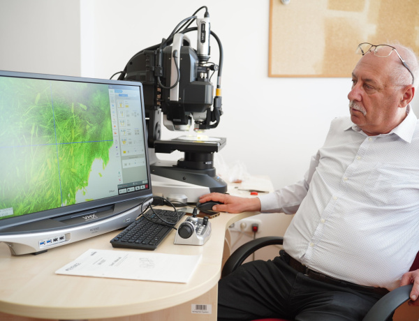 Korszerű mikroszkóppal gazdagodott a Nyíregyházi Egyetem