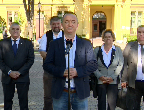 Igazságot a devizakárosultaknak! címmel tartott sajtótájékoztatót a Mi Hazánk Mozgalom