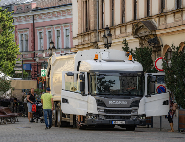 "Pünkösdkor is elviszik a kukát?" - A válasz azonnal kiderül