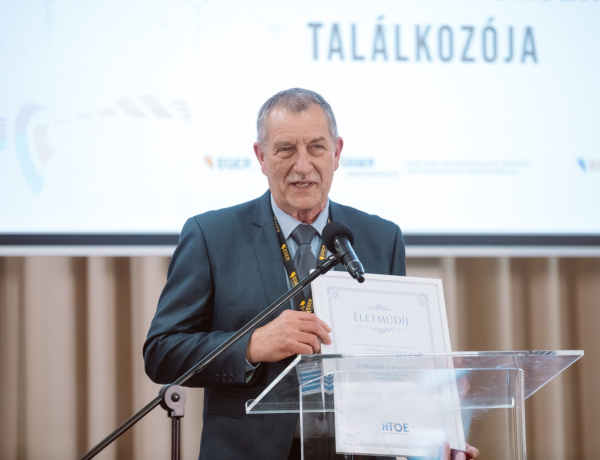 Feri bácsi elmeséli! – A 40 éves Nyíregyházi Televízióról árul el titkokat a stúdióvezető