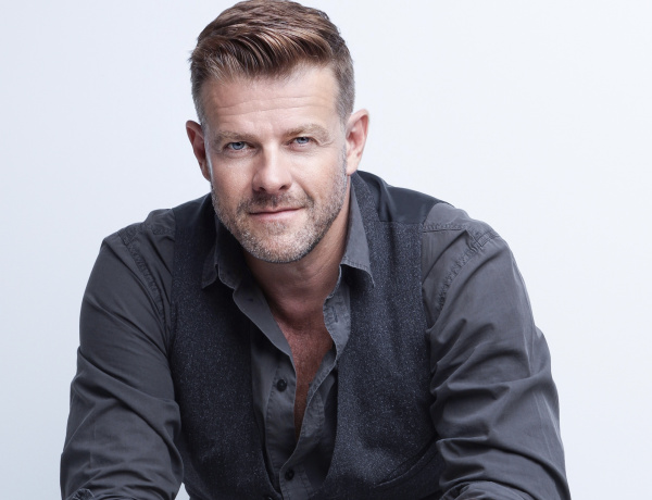 Kamarás Iván mint a "Csókkirály"? – A Szindbád Szabadtéri Pódiumszínpadon koncertezik a színész! 