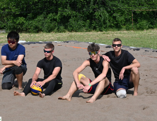 Nyári fíling – Vadiúj strandröplabda-pályával gazdagodott az Inczédy