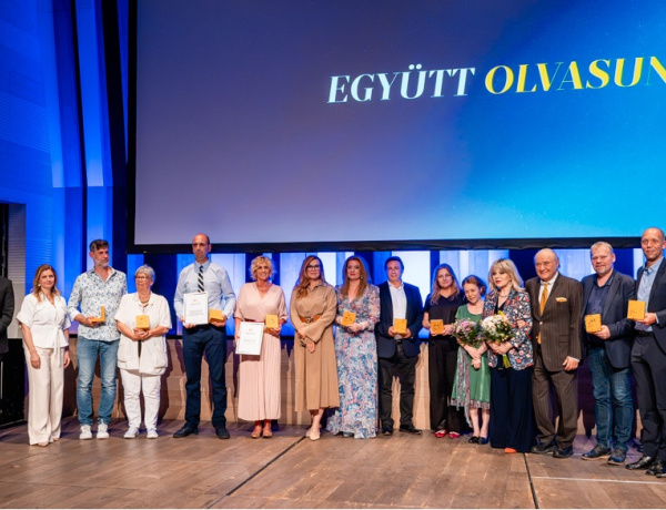 Átadták a Libri irodalmi díjakat - Idén 12 kategóriában kaptak elismerést az olvasók kedvencei