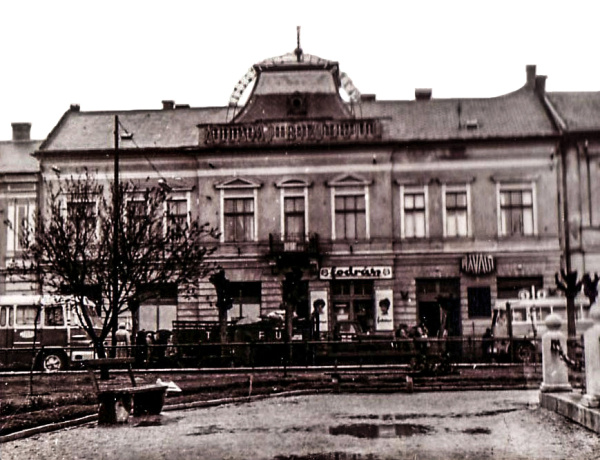 Amiről az utcák mesélnek... - Séták a Hősök terén 3.