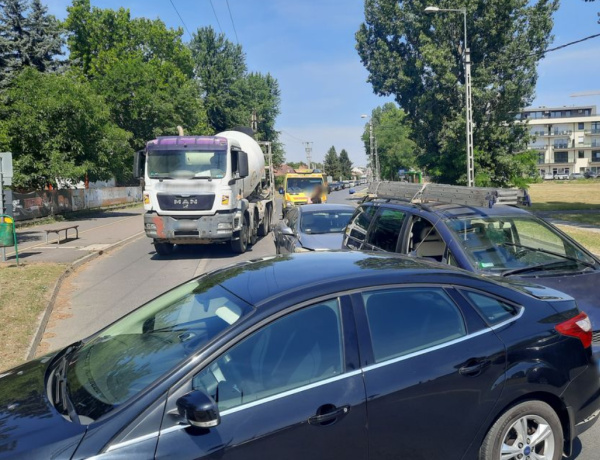 Ötös karambol történt a Kállói úton, az anyagi kár jelentős