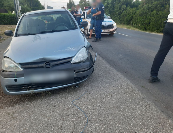 Kanyarodásra váró járműbe csapódott egy személygépkocsi  a Kemecsei úton 