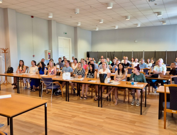 Segítség az újrakezdéshez: 54 fő kapott tanúsítványt a vállalkozóvá válást támogató program keretében