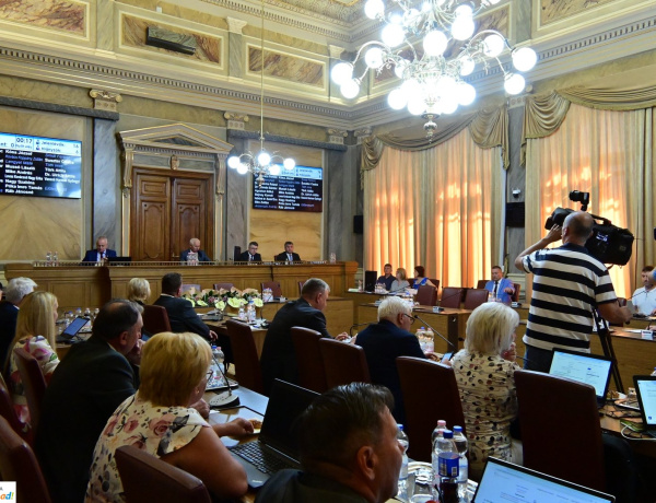 Közgyűlés – Elfogadták a város sportkoncepcióját, valamint díjakat és elismeréseket adtak át