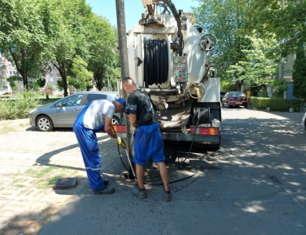 A Nyírségvíz a Derkovits utcán ivóvízcső-hibaelhárítási munkálatokat végez