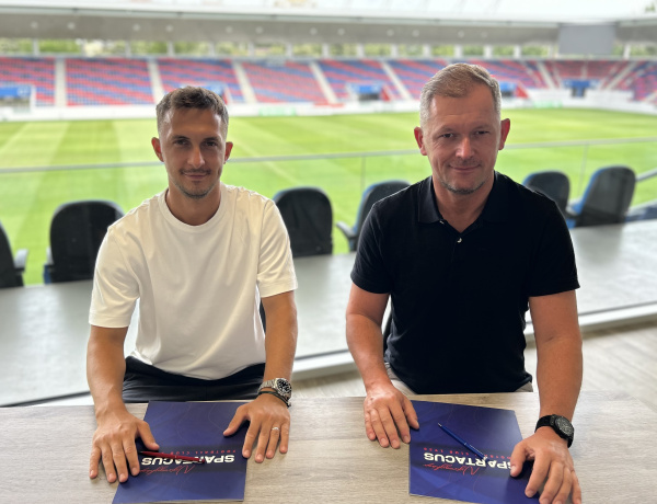 A Szpariban folytatja a tízszeres válogatott játékos