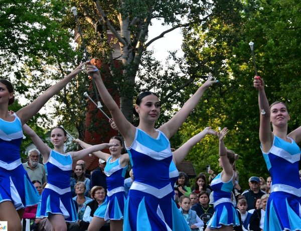 Majorette-gála – Az olasz turné előtt Sóstón kápráztatták el a közönséget a táncosok és a fúvósok