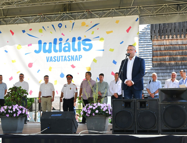 Napi 57 ezer járat, évi 14 millió nyíregyházi utas – Közösen ünnepeltek a MÁV-Volán csoport dolgozói 