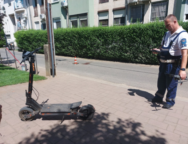 Hatalmasat bukott a nagytejesítményű rollerjével 