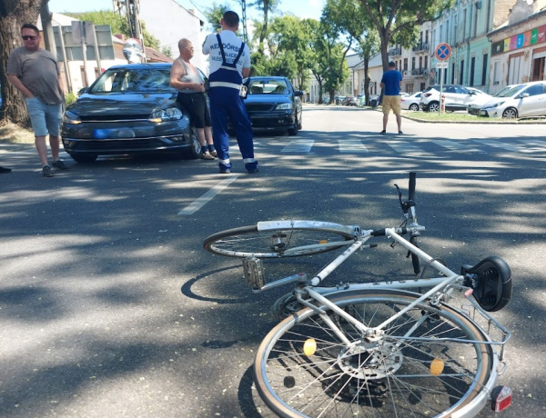 Kórházba került a biciklis, érdemes leszállni a kerékpárról, ha zebrán megyünk át