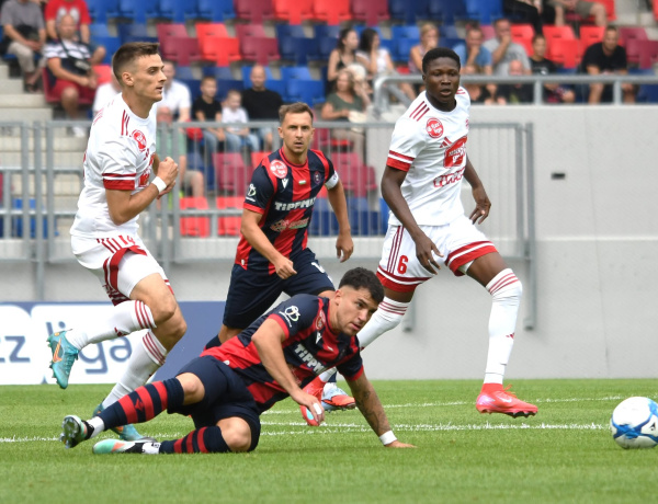 Döntetlent játszottak a csapatok a történelmi meccsen