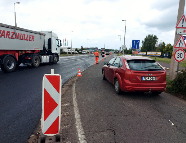 Aszfaltozás a Kosbor utcában             