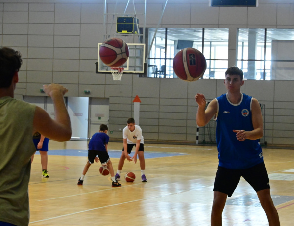 Kosártábor - a jövő és a jelen játékosai a parketten         