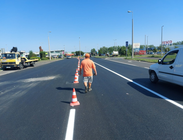 Kosbor utca: befejeződött az aszfaltozás és a felfestés