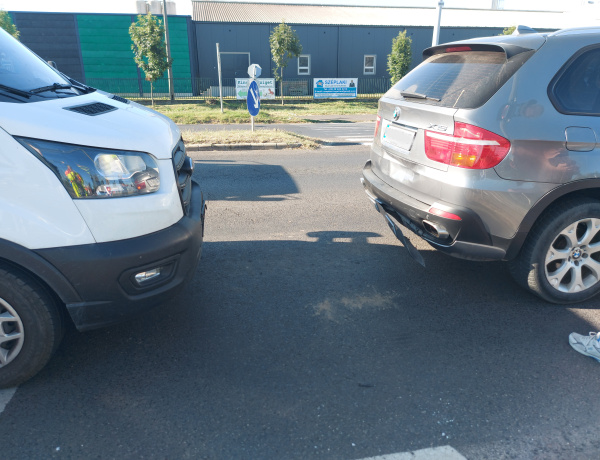 Ráfutásos baleset – jelentős az anyagi kár