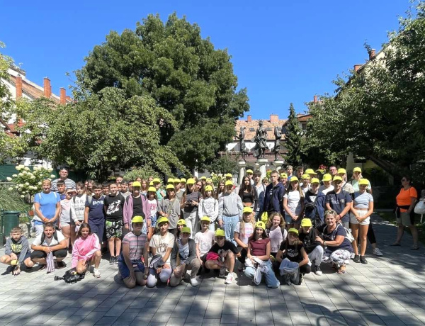 Élménybeszámoló! - A Móra és a Petőfi iskola diákjai és pedagógusai együtt táborozhattak a Szigligeti Gyermektáborban