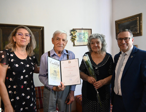 90. születésnapja alkalmából köszöntötték Ujváry Józsefet