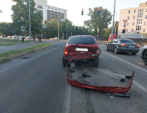 Újabb ráfutásos baleset – a vétkes sofőr nem tartotta a követési távolságot