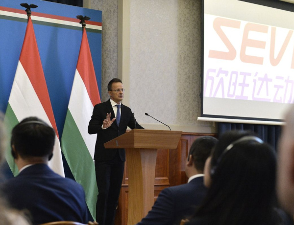 Az Európai Bizottság jóváhagyta a 264 millió euró magyar állami támogatást elektromos jármű-akkumulátorgyár létesítésére