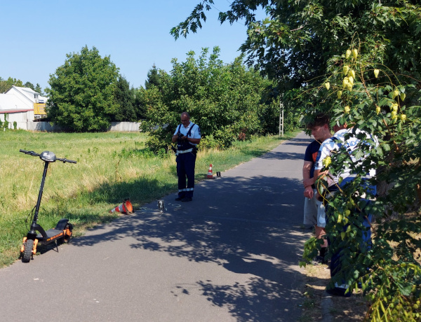 Tettlegesség lett a rolleres és a biciklis vitájából - Aztán a kerékpárosról kiderült, hogy körözik!