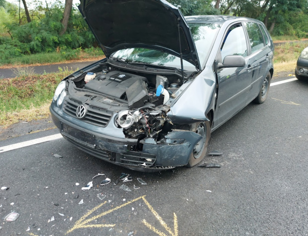 Félrontális ütközés - helyszínelés volt az úton, a teherautós meg előzni akart