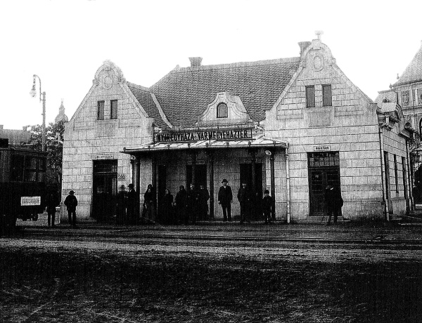 Amiről az utcák mesélnek... – Komolyan, váróterem volt a Hősök terén?